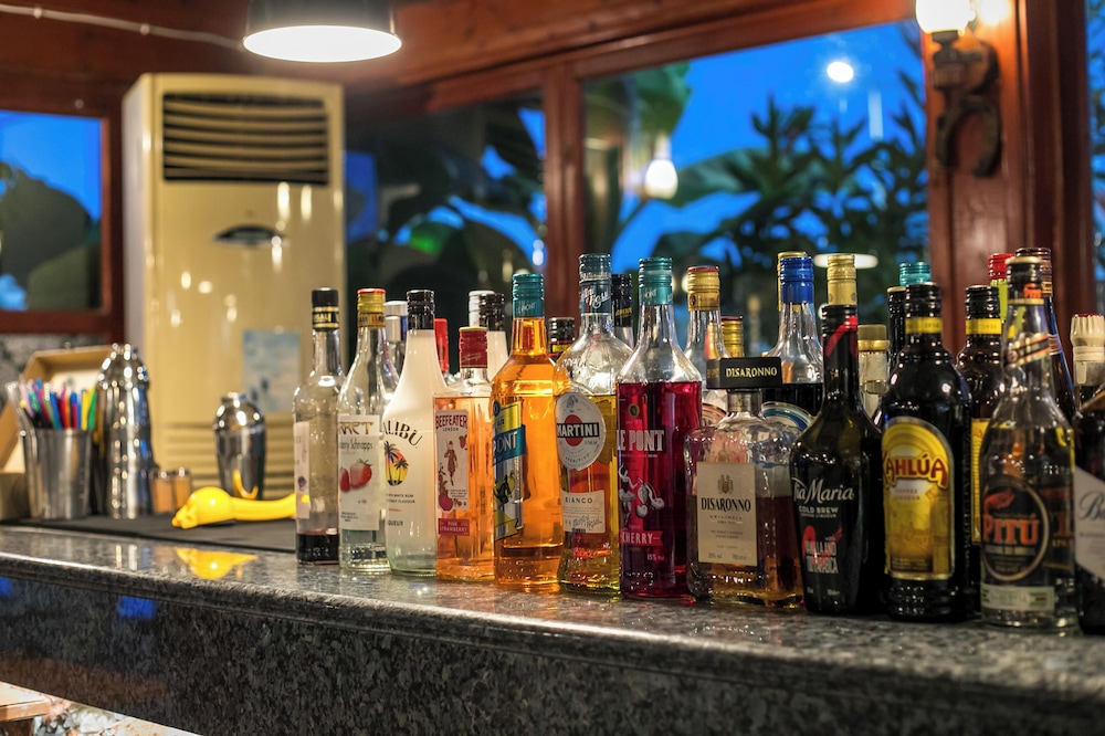 Poolside bar