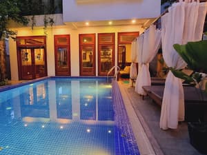 thumbnail: Front of property