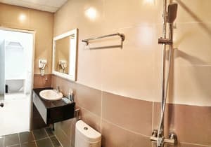 thumbnail: Bathroom shower