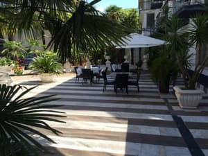 thumbnail: Bar (on property)