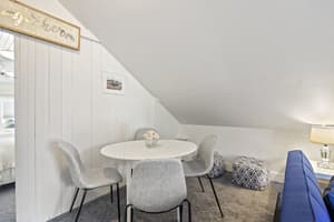 thumbnail: In-room dining