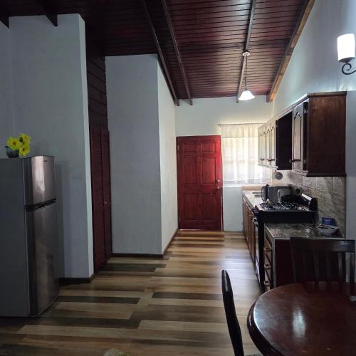 894613010.jpg