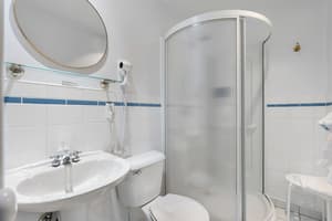 thumbnail: Interior entrance