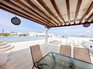 thumbnail: Outdoor dining