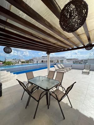 thumbnail: Outdoor dining