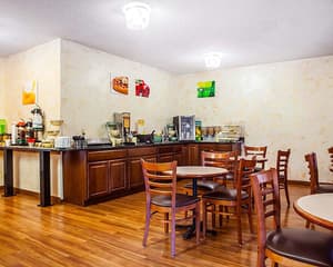 thumbnail: Breakfast area