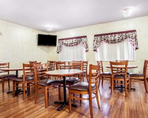 thumbnail: Breakfast area