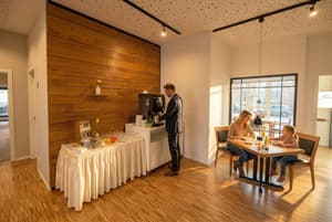 thumbnail: Breakfast area