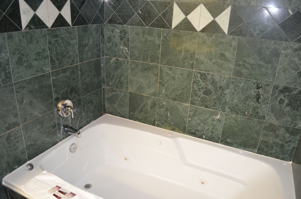 Jetted tub