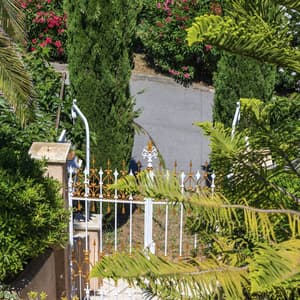 thumbnail: Property entrance