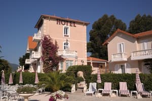 thumbnail: Front of property