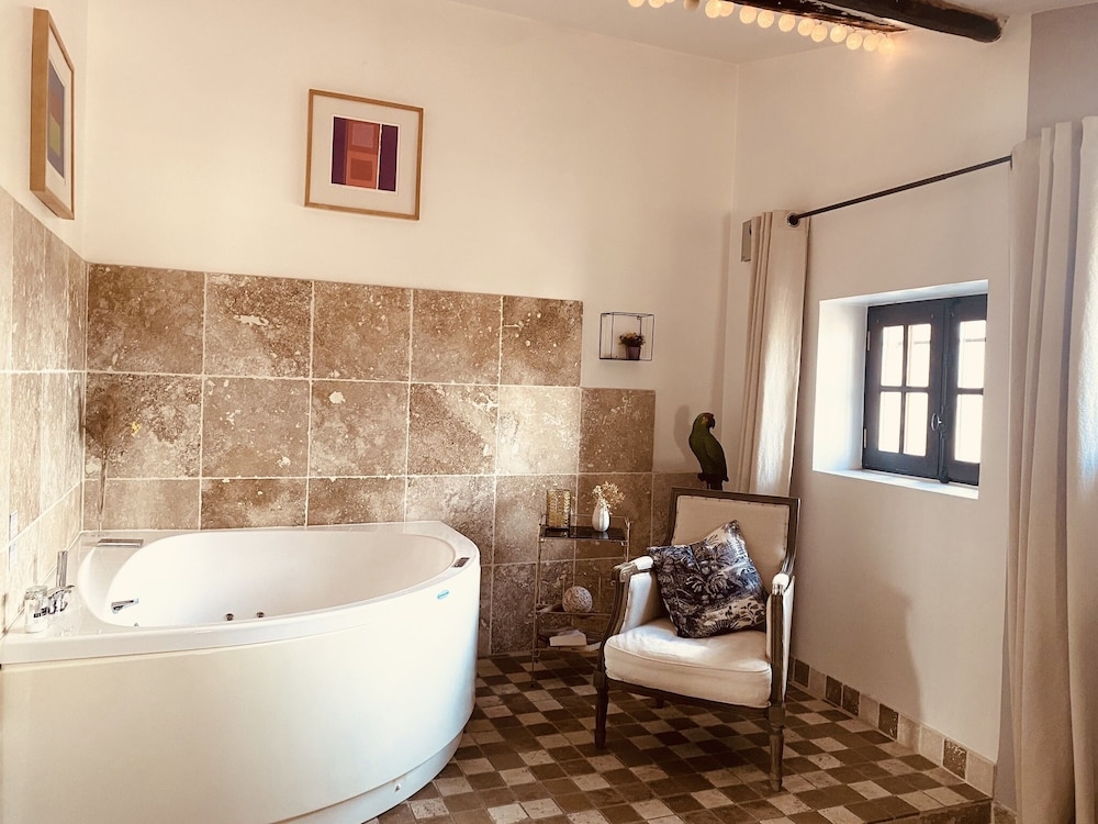Indoor spa tub