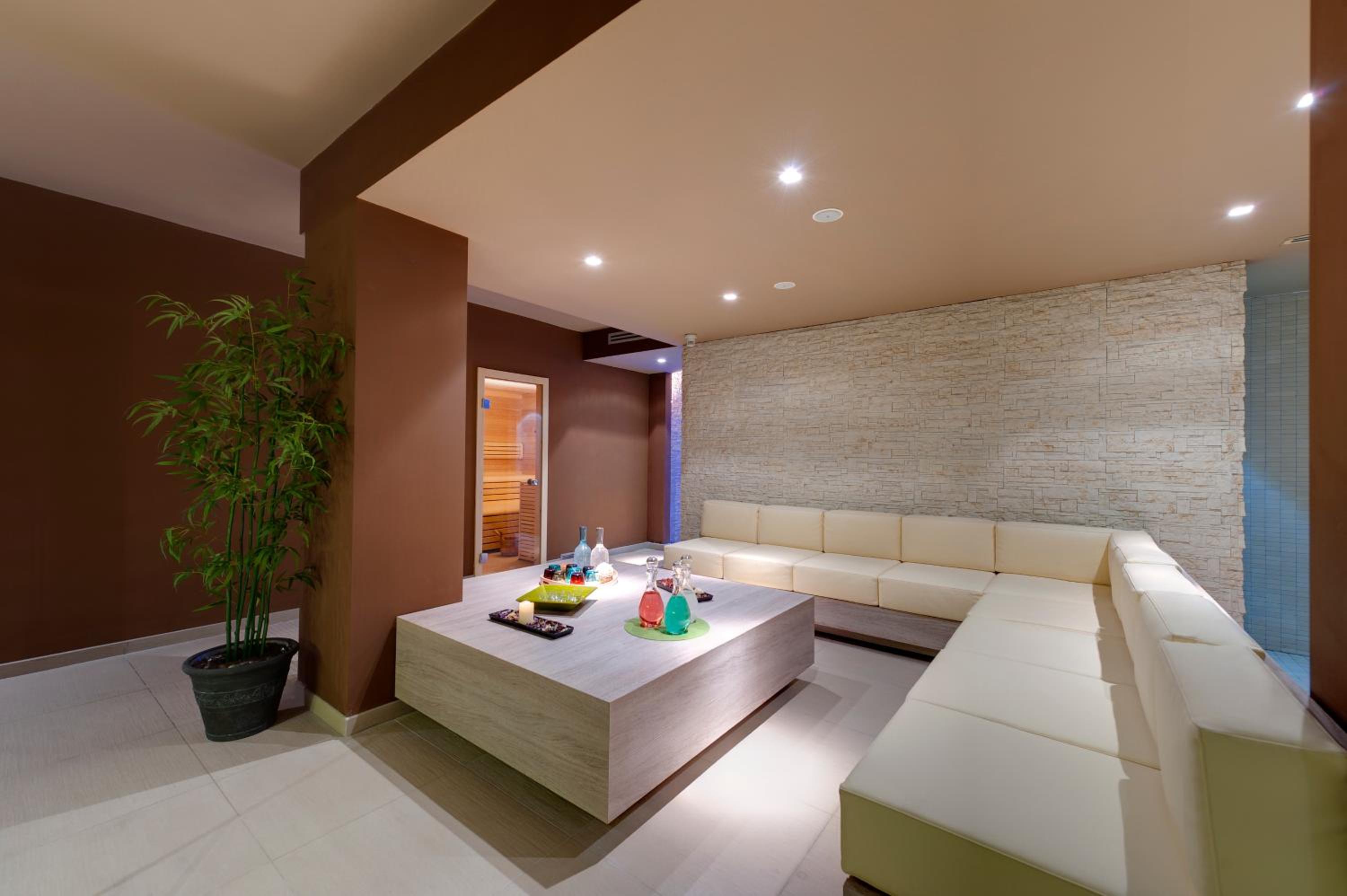 Swimming pool-spa