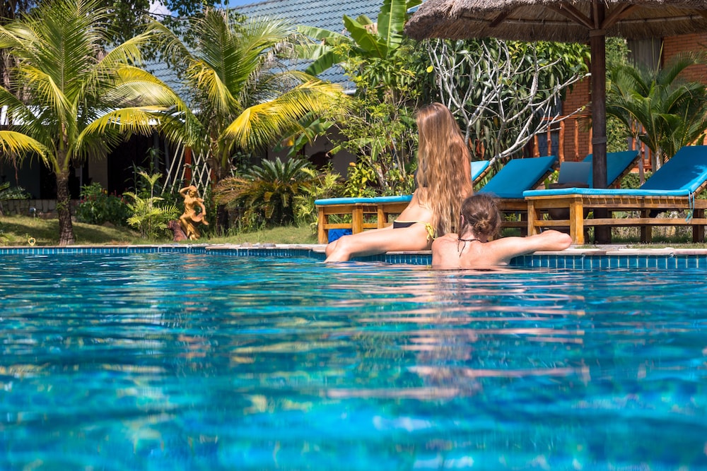 Poolside bar