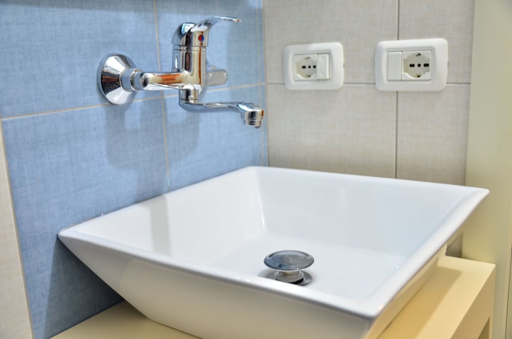 Bathroom sink
