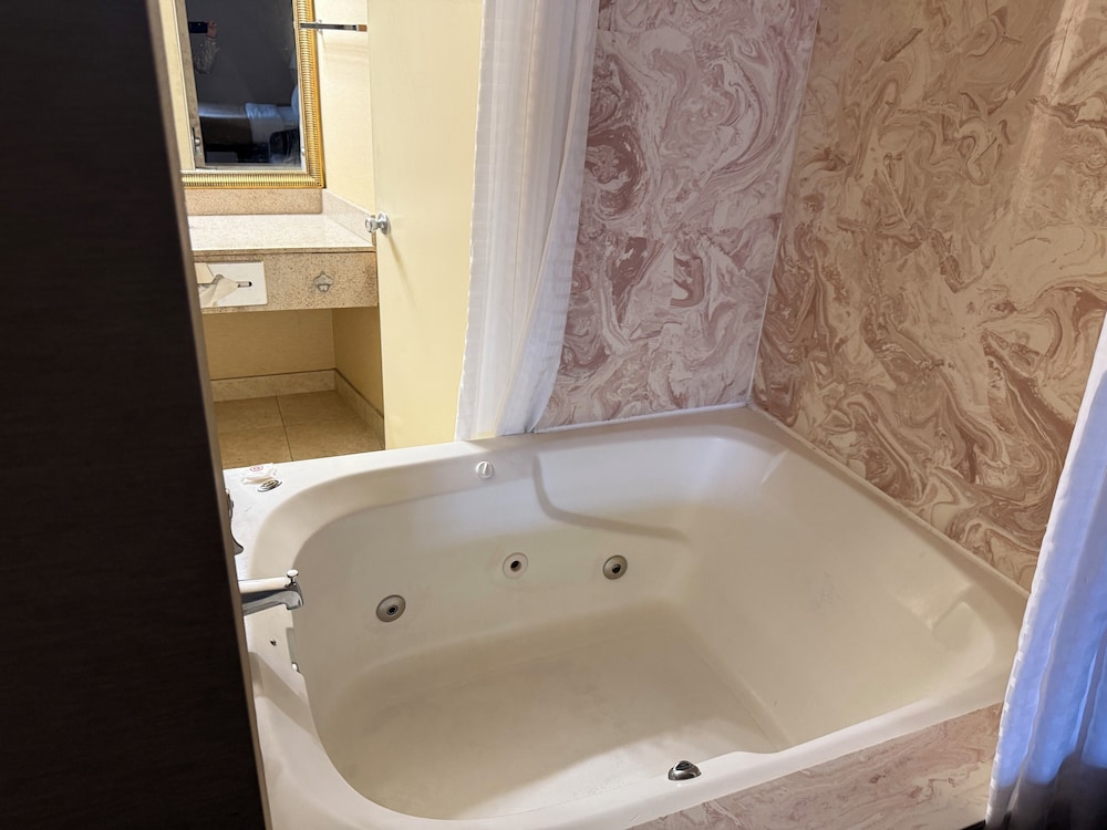 Jetted tub