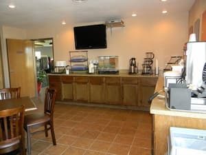 thumbnail: Breakfast area
