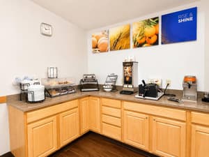 thumbnail: Breakfast area