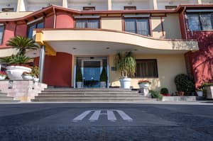 thumbnail: Exterior