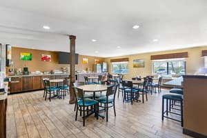thumbnail: Breakfast area