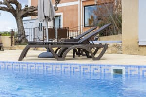 thumbnail: Outdoor spa tub