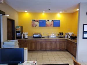 thumbnail: Breakfast area