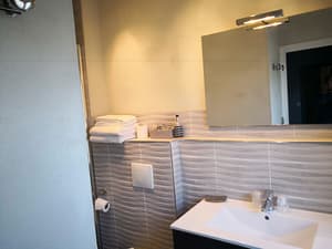 thumbnail: Bathroom amenities