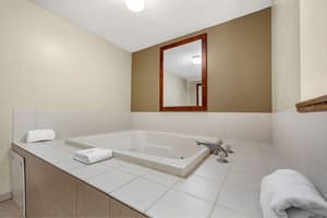 thumbnail: Breakfast area