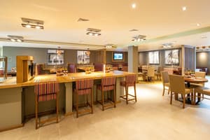thumbnail: Restaurant