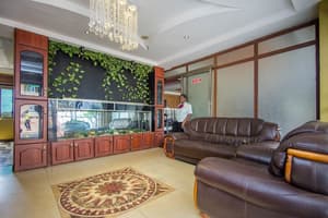 thumbnail: Lobby sitting area