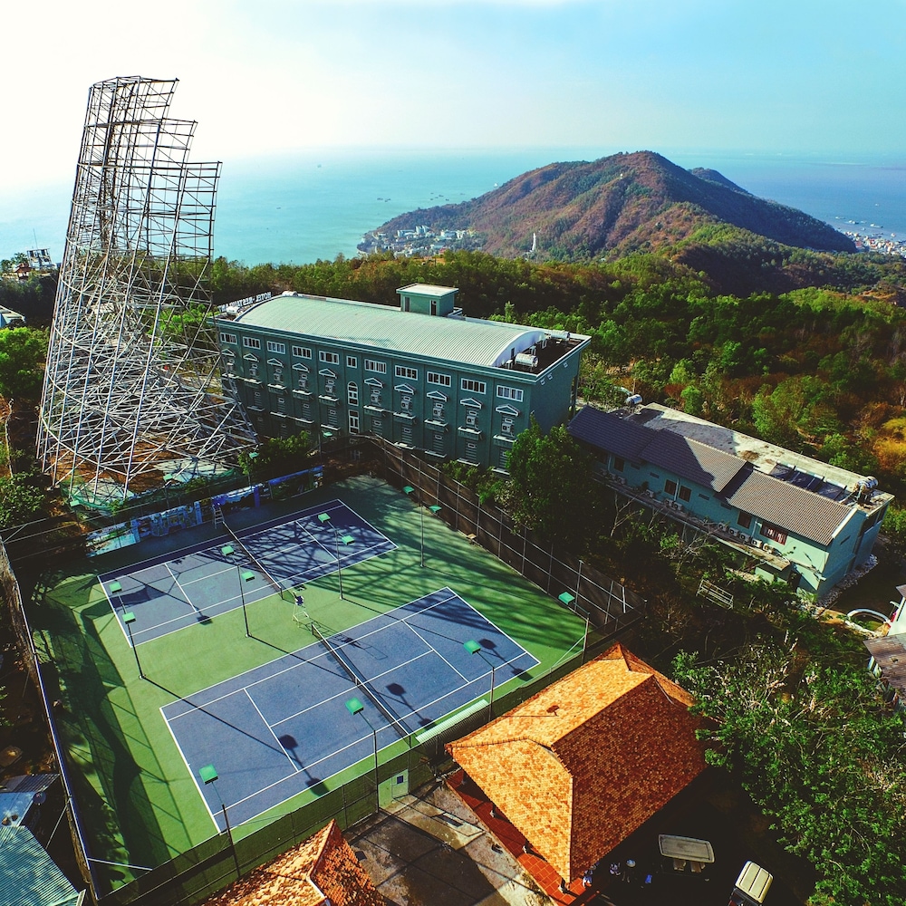 Tennis court