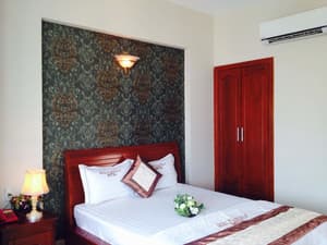 thumbnail: Interior detail