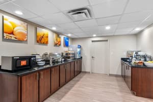 thumbnail: Breakfast area