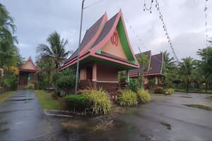 thumbnail: Front of property