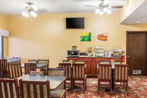 thumbnail: Breakfast area