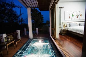 thumbnail: Deep soaking bathtub