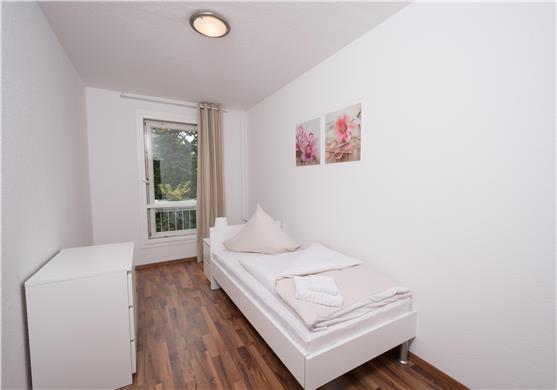 Guest Room,Bed,Indoor/Interior,On-Site,Summer