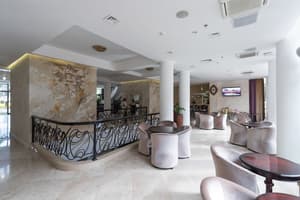 thumbnail: Bar (on property)
