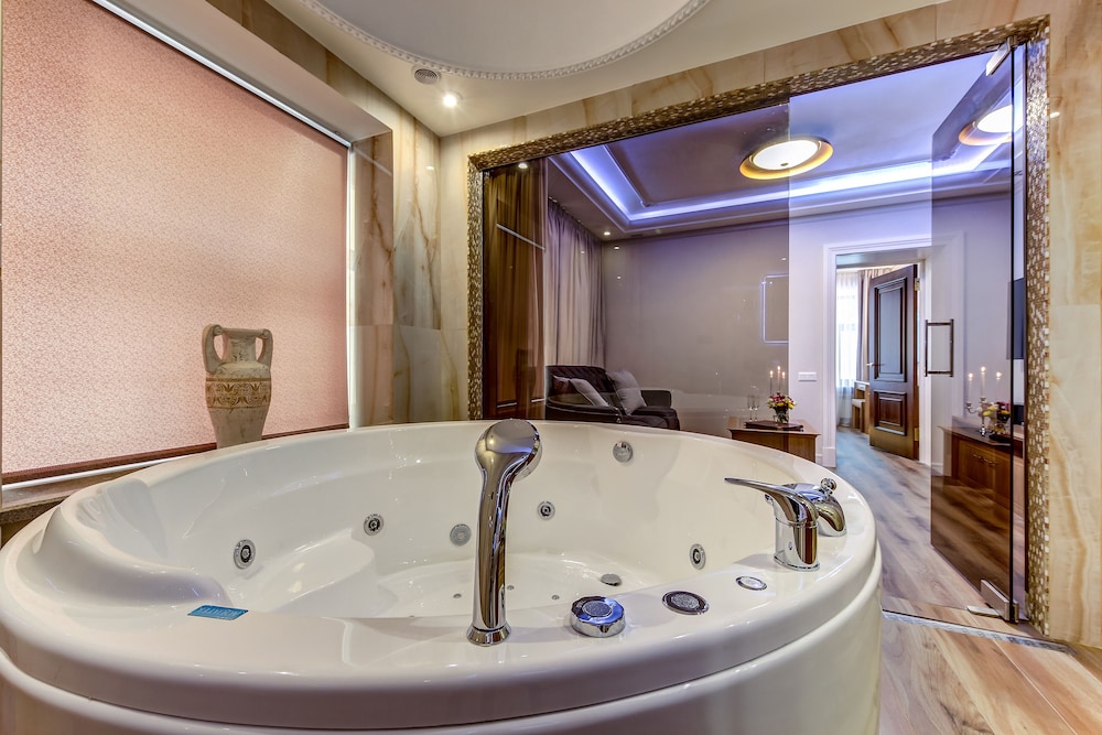 Jetted tub