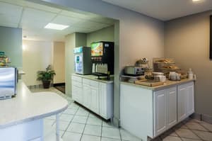thumbnail: Breakfast area