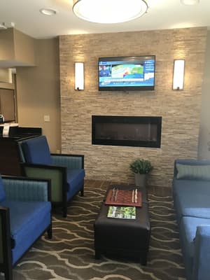 thumbnail: Lobby sitting area