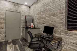 thumbnail: Business center