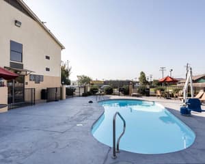 thumbnail: Pool