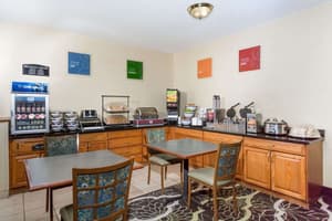 thumbnail: Breakfast area