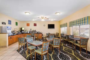 thumbnail: Breakfast area