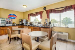 thumbnail: Breakfast area
