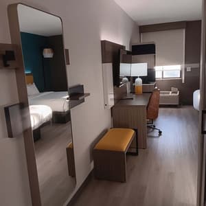 thumbnail: Interior detail