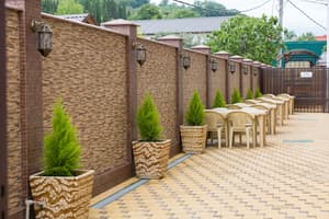 thumbnail: Outdoor dining