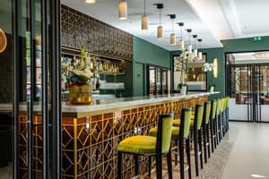 thumbnail: Bar (on property)