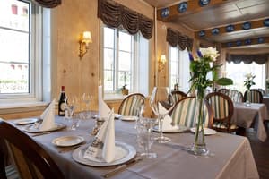 thumbnail: Restaurant